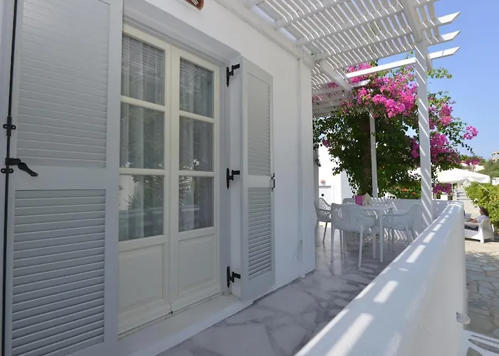 Melissa Naousa (Paros)